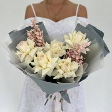 Пионовидные розы, букет из 5 Французских роз