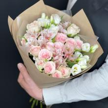 Букет из 15 розовых роз,лизиантуса и альстромерии  50 см