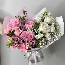 Букет из белых и розовых роз, эустомы  и гипсофилы (Flo170)