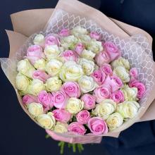 51 белая и розовая роза Кения 45 см